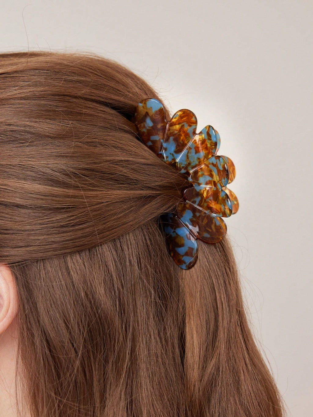 Hesvyn Feyra Brown Claw Clip