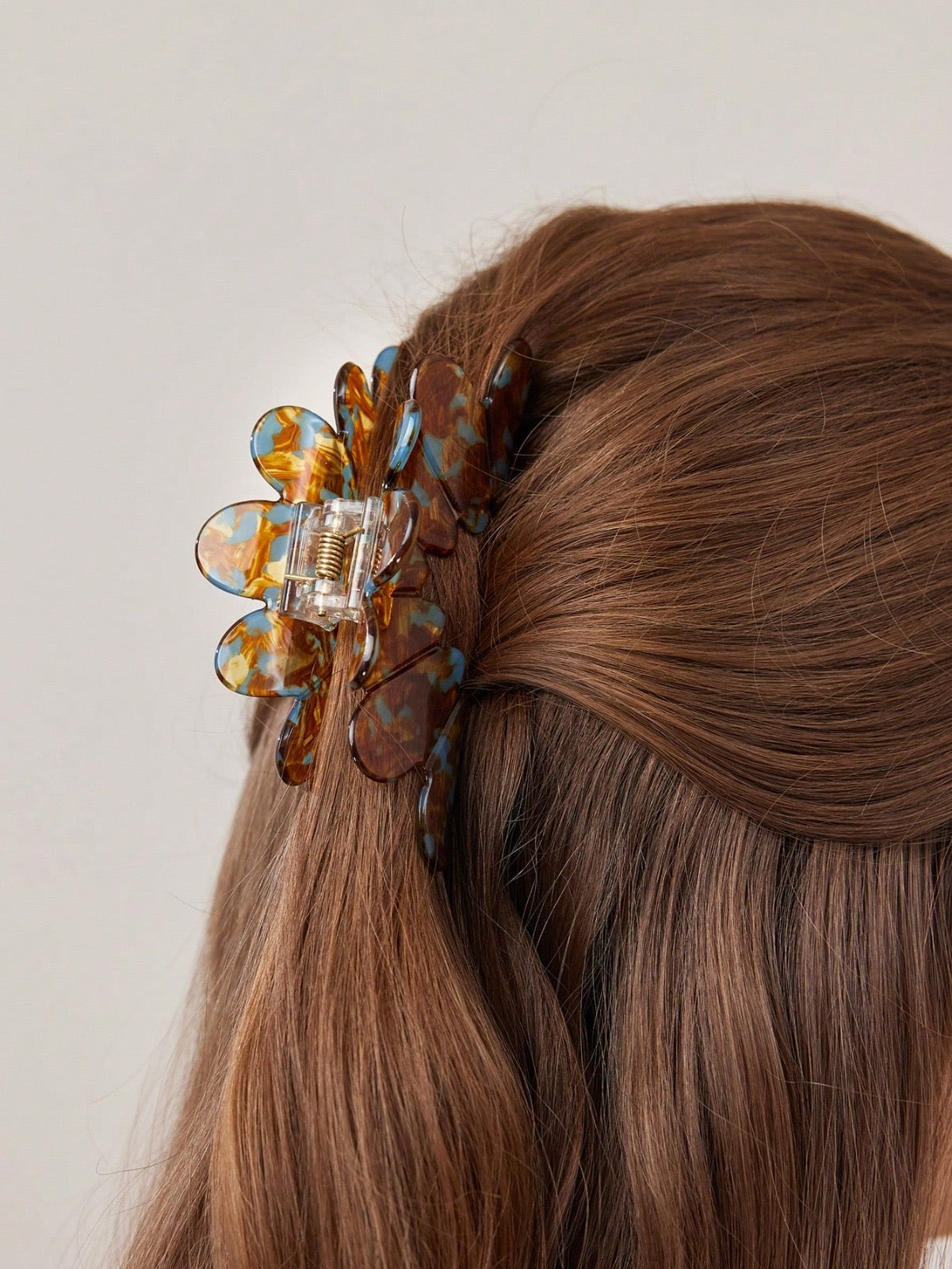 Hesvyn Feyra Brown Claw Clip