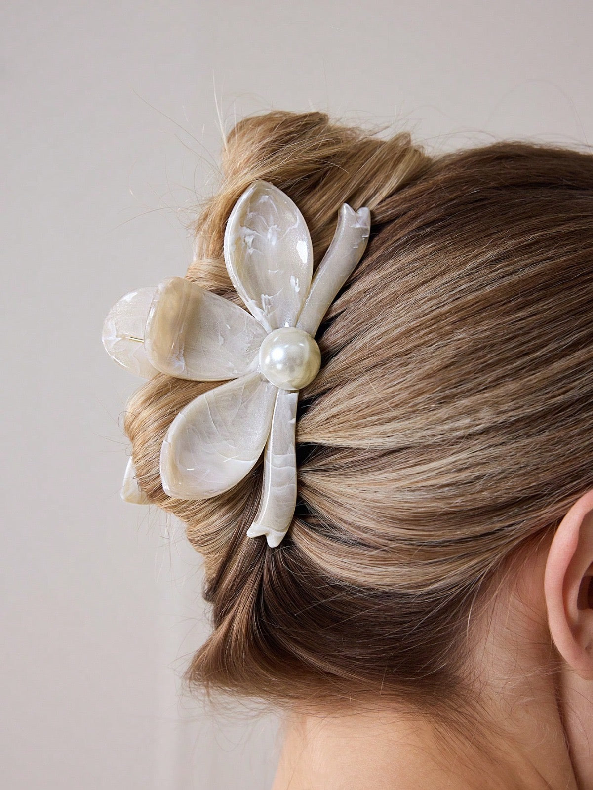 Evanor Norell White Claw Clip